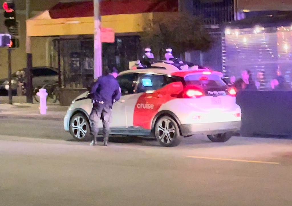 Police stop self-driving car in San Francisco by Brandon Melim via ViralHog 