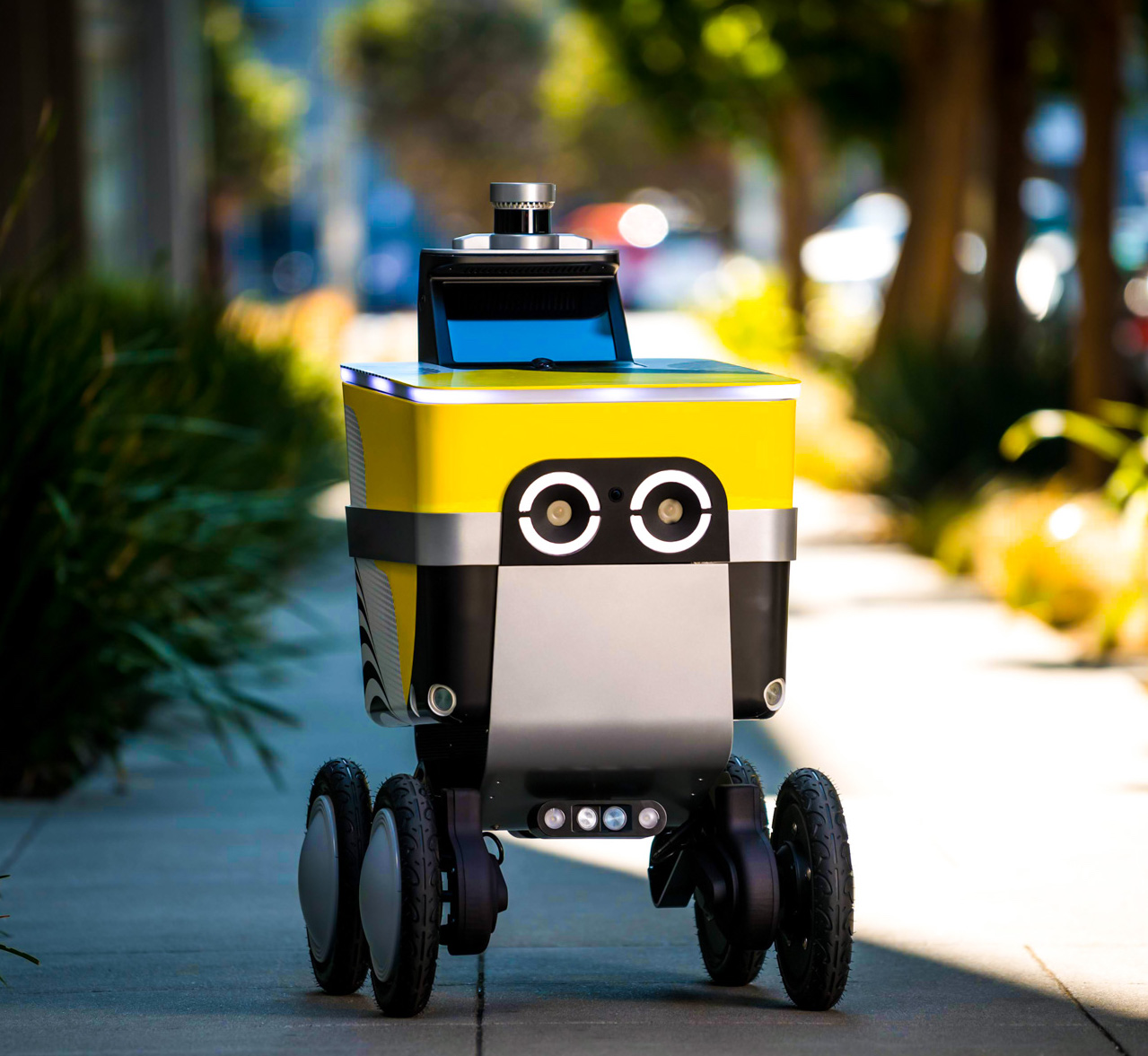 Real world edge case as self-driving delivery bot has run-in with LA ...