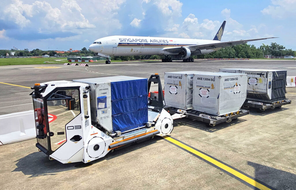 Aurrigo's self-driving, electric Auto-DollyTug in action