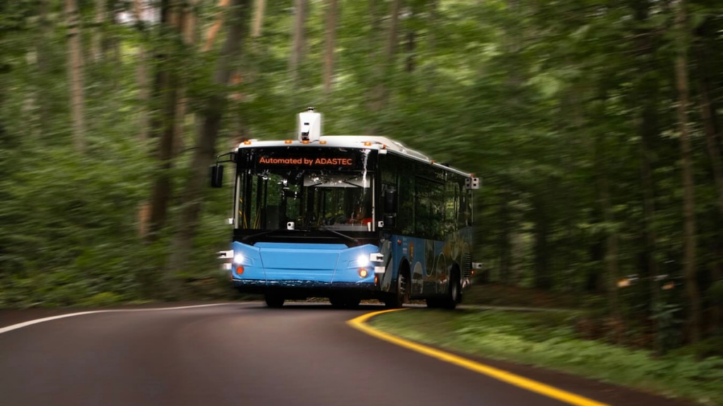 Adastec self-driving bus at Sleeping Bear Dunes National Park, Michigan, in summer 2024. ARIBO supported in risk assessment and safety planning.